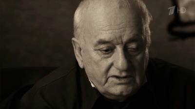 В Тбилиси ушел из жизни легендарный советский и грузинский сценарист, режиссер и художник Резо Габриадзе