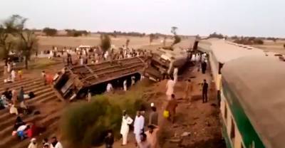 Не менее 30 человек погибли при столкновении двух поездов в Пакистане
