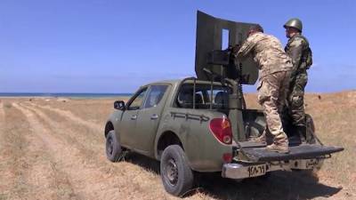 Военные РФ и Сирии провели стрелковые учения на берегу моря