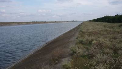 Днепровская вода стала поступать в Крым из-за разрушения дамбы