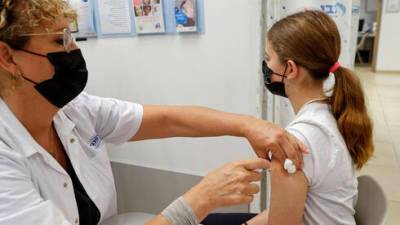 Вакцинация детей 12-15 лет: можно ли идти на прививку без родителей