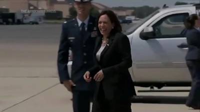 Самолет вице-президента США вернулся на военную базу из-за технической неисправности