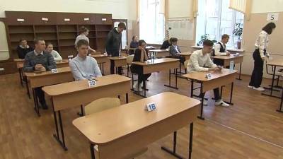 Выпускники российских школ сдают Единый государственный экзамен по профильной математике