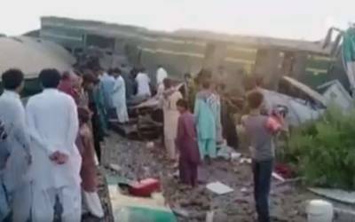 В Пакистане столкнулись два пассажирских поезда, погибли более 30 человек