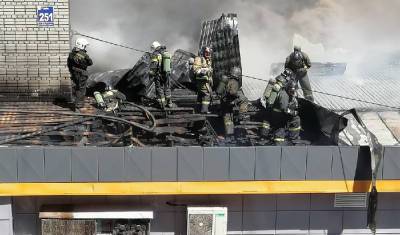 В Новосибирске покупателей эвакуировали из супермаркета «Мария РА» из-за пожара на крыше