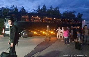 Как туристов из Беларуси высадили из автобуса на границе с РФ