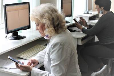 Брянские пенсионеры соревновались в компьютерном многоборье