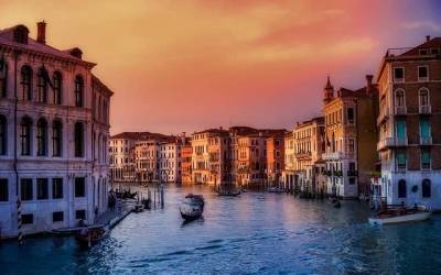 Жители Венеции требуют не пускать корабли с туристами и мира