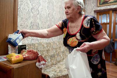 Власти объяснили невозможность помогать бедным россиянам продуктами