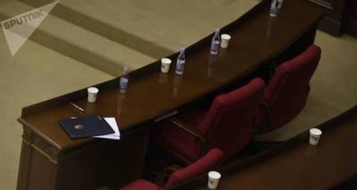 Для кого все это: отчет о бюджете-2020 в парламенте Армении читают в пустом зале