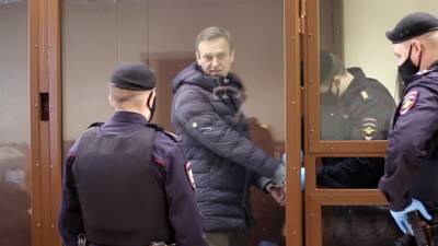 Навального перевели из больницы в зону