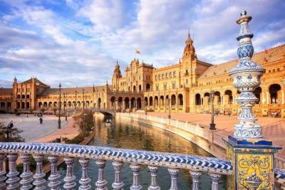 Испания возобновила прием туристов со всего мира, но при одном условии
