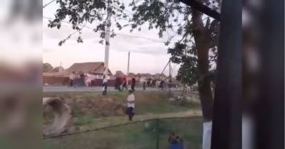 Масова «весільна» бійка в Росії: людей просто давили автівка (відео 18+)