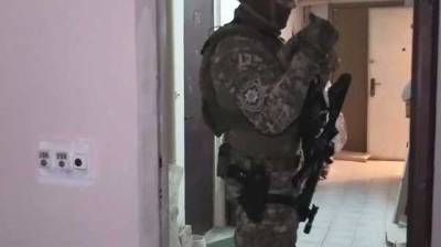 В Киеве мужчина пробрался в квартиру и взял в заложницы хозяйку