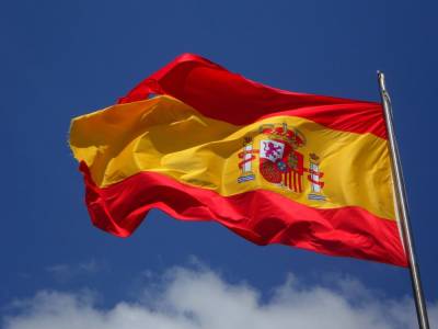 Власти Испании открыли границы для привитых от COVID-19 туристов