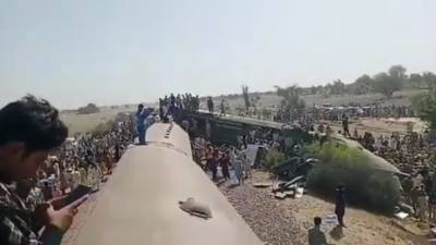 Свыше 30 человек погибли в катастрофе на железной дороге в Пакистане