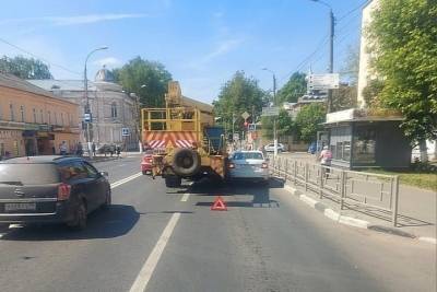 В Твери из-за ДТП с автовышкой образовалась пробка