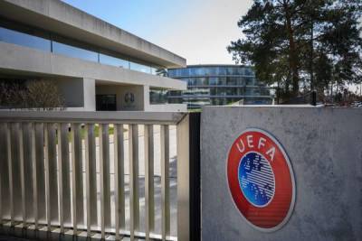 УЕФА одобрил форму сборной Украины с изображением Крыма и нацистским приветствием