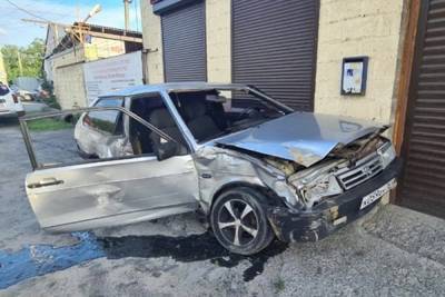 В Новочеркасске водители двух ВАЗов попали в больницу после аварии