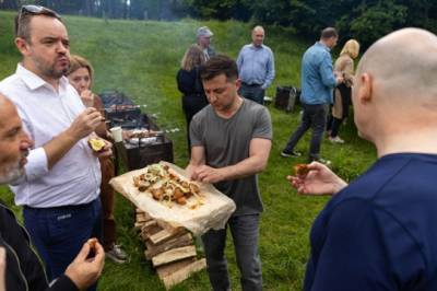 Зеленский устроил пикник для журналистов