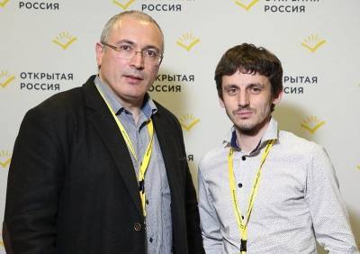 Депутат Олег Хомутинников, требовавший роспуска липецкого парламента, покинул Россию