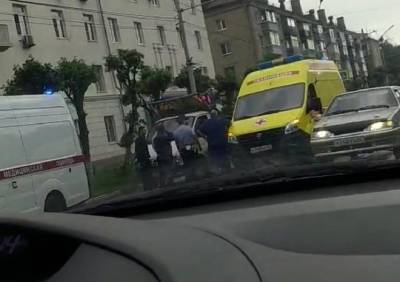 На улице Циолковского женщина попала под колеса машины