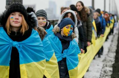 Вымирающая Украина стала донором населения для других стран – эксперт