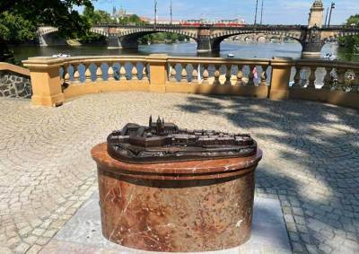 Для незрячих в Праге установили тактильную модель Пражского Града