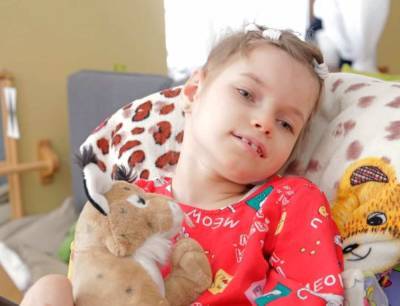 В Омске 8-летней Милославе Козыревой требуется помощь в борьбе с эпилепсией