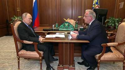 Экспорт российского военпрома обсудил президент с главой ФСВТС Дмитрием Шугаевым