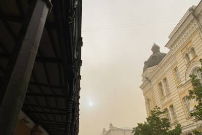 «Закрывайте окна»: пыльная буря вновь идёт на Астрахань