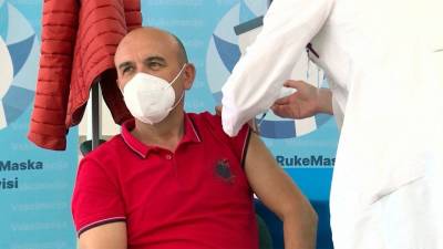 Словакия начала прививать своих граждан российской вакциной «Спутник V»