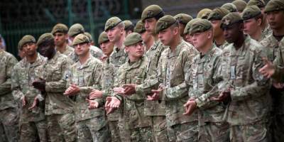 В Британии обвинили Россию в дискредитации НАТО после снятия с поезда пьяных солдат