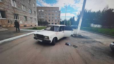 Житель Башкирии выпрыгнул из окна, чтобы защитить машину от угонщика