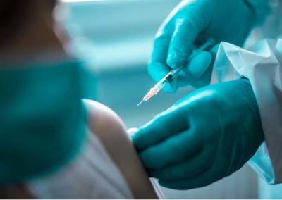 В Украине за сутки сделали почти 25 тысяч прививок и мира