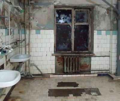 Плесень и антисанитария: в Запорожье жители общежития показали шокирующие фотографии