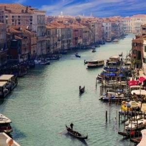 В Венеции отменили почти все карантинные ограничения
