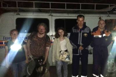 Спасатели эвакуировали семью приезжих с горы Тхаб