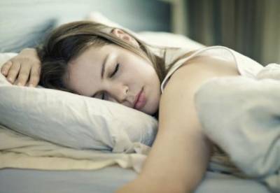 Специалисты рассказали, какие продукты помогут наладить сон