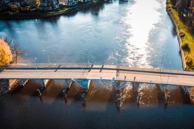В Петербурге закрыли для движения 1-й Елагин мост