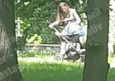 "Ноги малыша летали в разные стороны": украинка с коляской напугала прохожих, видео
