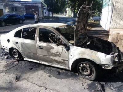Под Мариуполем взорвали гранатой автомобиль, пострадали люди