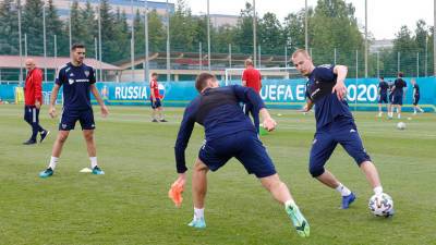 Визит Мацуева, обследование Кудряшова и ожидания Сафонова: как сборная России готовится к Евро