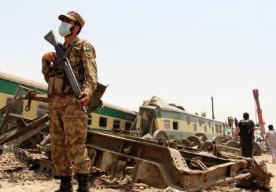 В Пакистане столкнулись два поезда, погибло около 40 человек