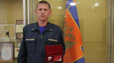 Награждённый воронежский пожарный в 2010-м не взял у Путина квартиру после гибели отца-героя