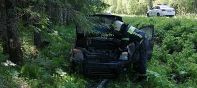 Еще один автомобиль улетел в кювет на трассе в Карелии (ФОТО)