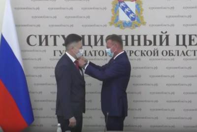 Почётными гражданами Курской области стали Сергей Емельянов и Василий Золоторёв