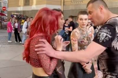 В Петербурге буйный «мужчина с голубями» оскорбился фривольными девичьими танцам под K-pop