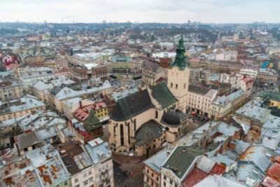Во Львове в результате столкновения маршрутки с деревом госпитализированы 5 пассажиров