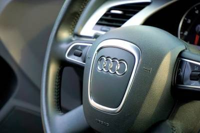 В сети показали тестовый заезд нового автомобиля Audi (ВИДЕО) и мира